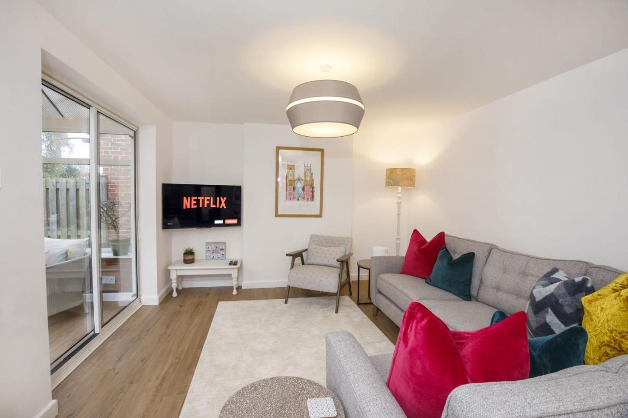 The Willows With Free Parking For 2 Cars York Exterior foto